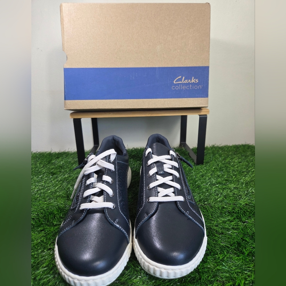 Clarks Womens Caroline Ella‎ Sneaker Size 8.5 Dark Navy Leather Lace Up Shoe